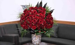 MHP lideri Bahçeli, Cumhurbaşkanı Erdoğan'a 72 gül ve özel tasarım tablo gönderdi