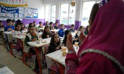 Minik öğrenciler ilk kez 'tekne orucu' tutmanın sevincini yaşadı