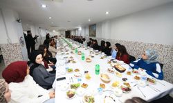 Muğla Valisi Dr. Akbıyık, Köyceğiz'de düzenlenen iftarda gençlerle sohbet etti