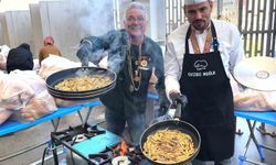 Muğla'da Karadeniz rüzgarı: 5 ton hamsi ikram edildi