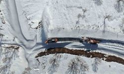 Muş ile Bitlis arasındaki kara yolu kar ve tipi nedeniyle ulaşıma kapatıldı