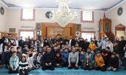 Namazını düzenli kılan öğrenciler ödüllendirildi