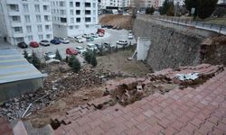 Nevşehir'de 15 metre yüksekliğindeki istinat duvarı çöktü
