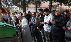 Nevşehir'de kayalıklardan düşerek yaşamını yitiren genç kız son yolculuğuna uğurlandı