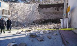 Niğde Kalesi'nde çöken istinat duvarının molozu kaldırılıyor