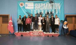Niğdeli veteran badmintonculardan 14 madalya