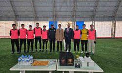 Öğrencilerle halı sahada maç yapan polis, terör örgütleri konusunda bilgilendirdi