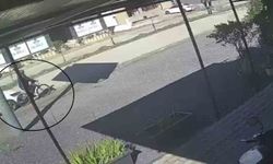 Otomobilin çarptığı bisikletli adam öldü, o anlar kamerada