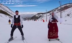 Palandöken'de renkli görüntüler: Pistler geceleri rengarenk oldu, Dadaş kıyafetiyle zirveden kaydılar