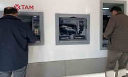 Para çekemediği ATM'yi balyozla parçaladı