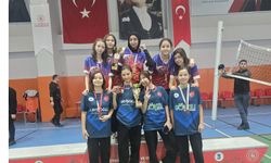 Pazarlar Ortaokulu'ndan badmintona büyük başarı