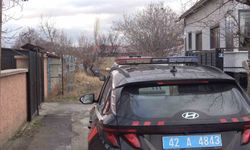 Polisin 'dur' ihtarına uymayan şüpheliler aracı bırakıp kaçtı