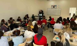 Polisten vatandaşlara uyuşturucuyla mücadele eğitimi