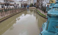 Porsuk Çayı kahverengi tonuna büründü