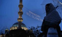 Ramazan ayının müjdecisi mahyalar yanmaya başladı