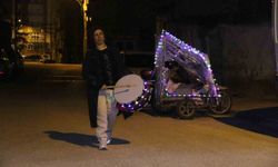 Rengarenk davulunu çalarak torununa 'ışık' olmak istiyor