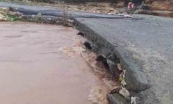 Sağanak sonrası dereler coştu, köprüler hasar aldı