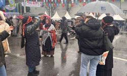 Sağanak yağışa aldırış etmeyen Ümraniyeliler Hamsi Festivali'nde buluştu