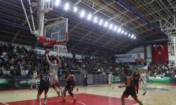 Sakarya Büyükşehir Basketbol liderliğini sürdürdü