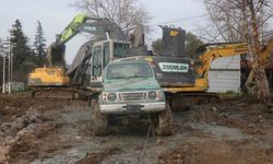 Sakarya'da 'fıkra gibi olay: Kurtarmaya gelen de battı