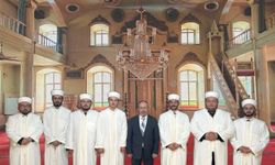 Salihli'ye atanan din görevlileri cübbe giydi