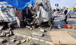 Şanlıurfa'da freni patlayan kamyon araçların arasına daldı: 1 ölü, 3 yaralı