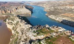 Şanlıurfalı doğaseverler Rumkale'de bağımlılık ve şiddete karşı yürüdü