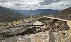 Şenler Köyü yolu heyelan nedeniyle ulaşıma kapandı