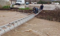 Seydikemer'de mahsur kalan vatandaşları itfaiye ekipleri kurtardı