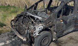 Seyir halindeki otomobil alev alev yandı, sürücü son anda kurtuldu