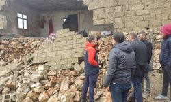 Şiddetli yağış İdil'de bir evi yıktı