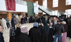 Sivas'ta Mukaddes Emanetler Sergisi'nde uzun kuyruklar oluştu