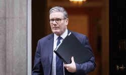 Starmer: 'Mandelson'ın yalanlarına inanıp onu atadığım için özür dilerim'