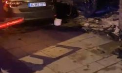 Sultanbeyli'de otomobil araçların üstünden uçup iş yerine girdi: Kaçan sürücü yakalandı