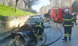 Tokat'ta park halindeki otomobil alev alev yandı