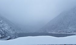 Uzungöl beyaza büründü: Kar kalınlığı 1 metreyi aştı