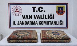 Van'da 1 milyon 200 bin TL değerinde gümrük kaçağı 2 adet halı ele geçirildi