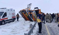 Van'da Karayollarına ait iş makinesi kaza yaptı: 1 ölü, 1 ağır yaralı