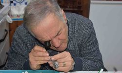 Yarım asırlık saat ustası çırak bulamadığı mesleğini eşiyle ayakta tutuyor