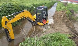 Yenipazar'da yağış sonrası yol bakım ve parke çalışmaları sürüyor