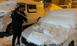 Yüksekova'da kar kalınlığı 15 santimetreye ulaştı