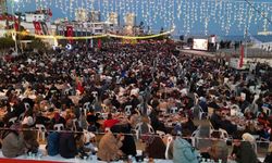 10 bin kişi deniz kenarında iftarda buluştu