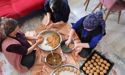 Adana'da bayram sofralarının vazgeçilmezi içli köfte mesaisi başladı