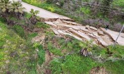 Adana'da yağmur heyelana neden oldu, yol çöktü