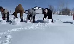 Ağrı'da kar yağdı, çocuklar doyasıya eğlendi
