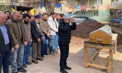 Ahşap evdeki yangında hayatını kaybeden bedensel engelli kişi toprağa verildi