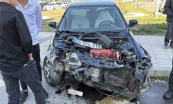 Aksaray'da iki otomobil çarpıştı: 2 yaralı