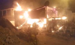 Alevlere teslim olan konteyner yanarak kullanılamaz hale geldi