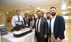 Algoloji uzmanları İzmir'de buluştu; ağrı pili uygulamasını akıllı gözlükle anlık olarak izledi