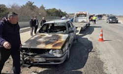 Ankara'da seyir halindeyken yanan otomobil kullanılamaz hale geldi